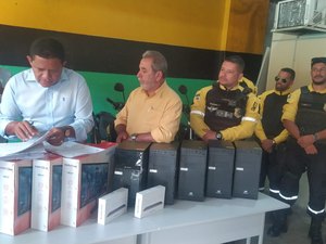 Prefeitura de Palmeira entrega novos equipamentos para SMTT