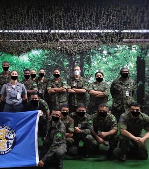 Militares aparecem com máscaras desenhadas digitalmente em site de órgão do Exército