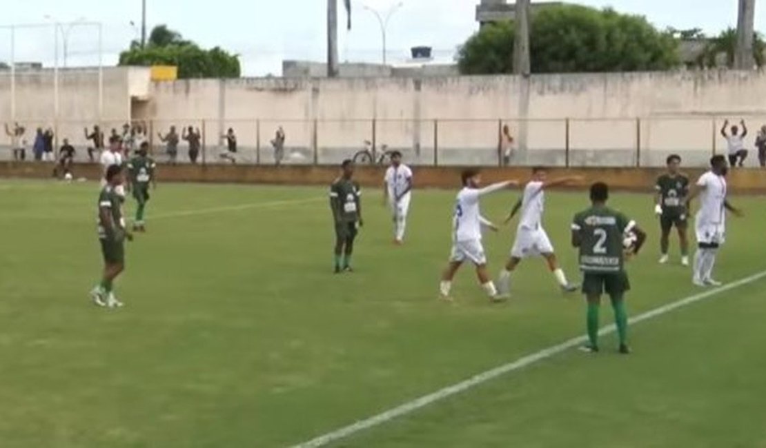 Homem é condenado por chamar jogador de futebol de 'urubu' em Alagoas