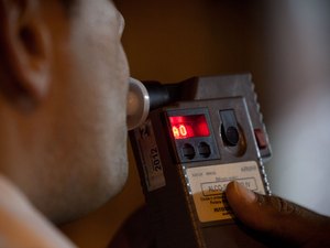 Condutores embriagados provocam acidentes e são presos em flagrante