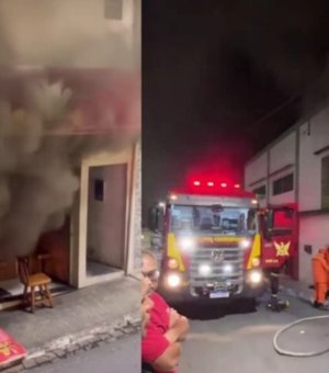 [Vídeo] Incêndio destrói completamente lanchonete no município de União dos Palmares