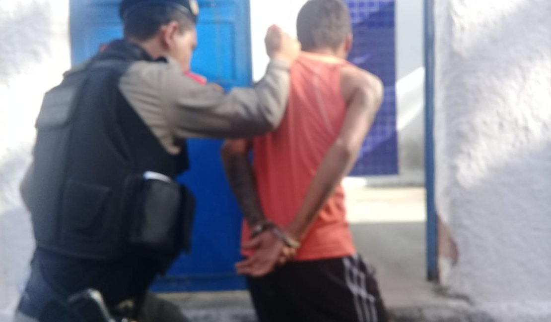 Homem é preso com 'cinquentinha' roubada em oficina mecânica 