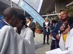 O amor é lindo! Moradores de rua se casam após 30 anos de namoro
