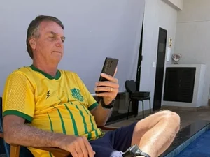 Moraes autoriza Bolsonaro a receber visita de filhos e outros familiares em prisão domiciliar