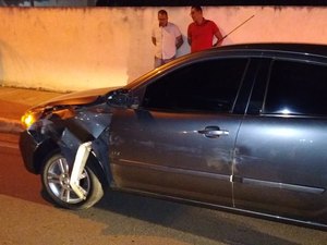 Carro colide com caminhão na AL-110, em Arapiraca