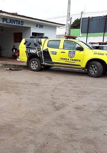 Homem é detido por populares acusado de furto em residência na zona rural de Arapiraca