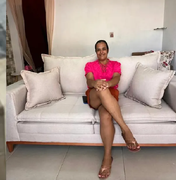 Após sofá ser recolhido por engano, moradora do Jacintinho ganha móvel novo