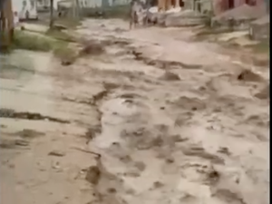 [Vídeo] Barragem não aguenta pressão, rompe e água invade povoado da zona rural de Girau do Ponciano