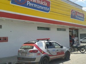 Após pedir medicamento, homem comete assalto em farmácia