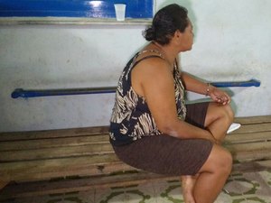 Mulher é presa após esfaquear marido suspeito de agressão    