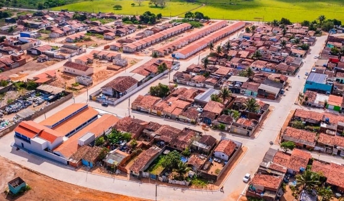 Comunidade de Mangabeiras celebra nova fase com entrega de obras de pavimentação e drenagem em Arapiraca