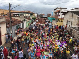 Carnaval Canoa Folia anima servidores e premia em dinheiro as melhores fantasias