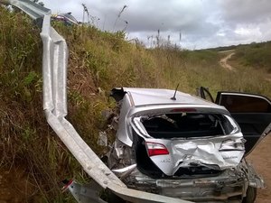 Capotamento deixa quatro pessoas feridas na BR-316