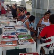 Feira de livros do Sesc em Arapiraca atrai grande público
