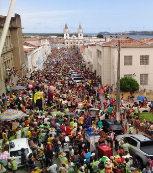 Ovo da Madrugada homenageia Liceu de Penedo no desfile de Carnaval 2025