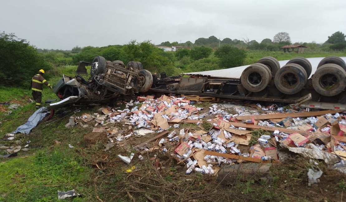 Acidente deixa uma pessoa morta e outra ferida na AL-115