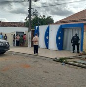 Operação da Polícia Civil tem troca de tiros e mulher detida em bairro de Arapiraca