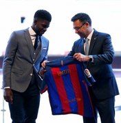 Barcelona apresenta jogador Francês e faz homenagem as vitimas do terrorismo