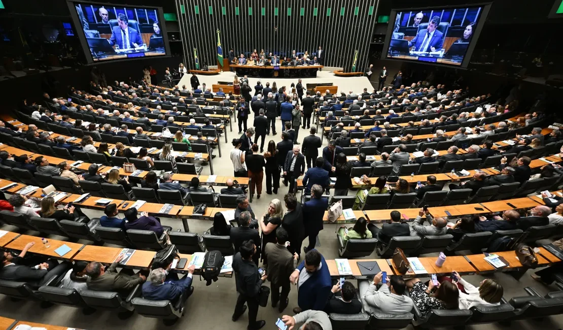 Fim da escala 6x1: oposição avança com proposta alternativa no Senado