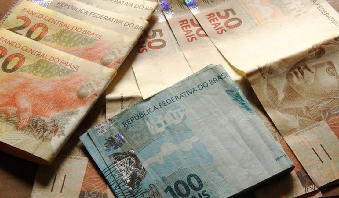 Adolescente é apreendido com R$ 1.500 em notas falsas nas proximidades da Ufal