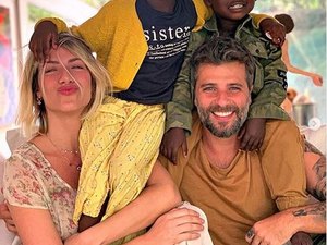 Gagliasso posta 1ª foto em família com Bless,Titi e Ewbank