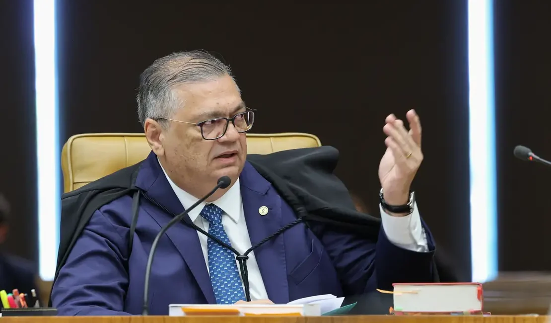 Dino e Zanin votam para julgar Moraes e Mendonça na mesma sessão
