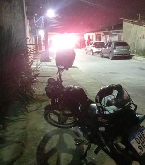 Homem é encontrado morto com 13 tiros em grota no Bentes Bentes, em Maceió