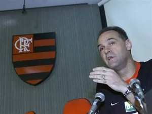 Flamengo presta homenagem ao ídolo Oscar Schmidt