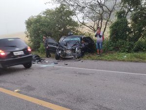 Colisão frontal entre veículos na BR-316 deixa grávida morta e três feridos