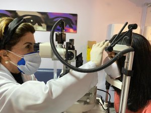 Aumento de exposição à telas durante a pandemia acende alerta para problemas de visão
