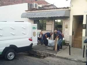 Corpo de cabeleireiro é encontrado em avançado estado de decomposição em salão de beleza