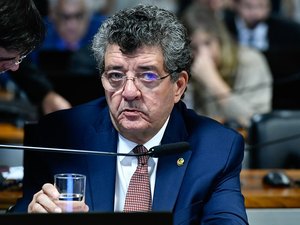 Veja qual será a estratégia adotada por senador alagoano para reverter tarifaço de Trump