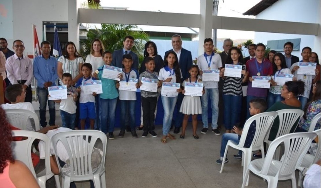 Ministério Público promove concurso e premia alunos de Santana do Ipanema