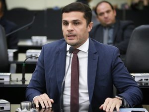 Alexandre Ayres cria lei que institui política pública da saúde bucal na primeira infância em creches e escolas