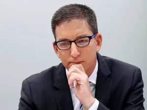 Glenn Greenwald revela diálogo com fonte de mensagens vazadas