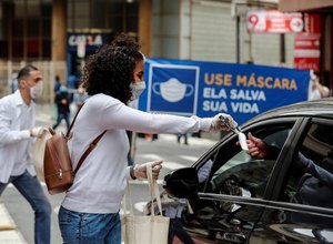 Aumenta número dos que buscam informação sobre covid nas redes sociais