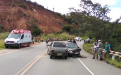Samu foi acionada para o local, mas condutores tiveram apenas ferimentos leves