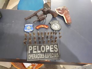 Suspeito de homicídios é preso com arma de fogo em Novo Lino
