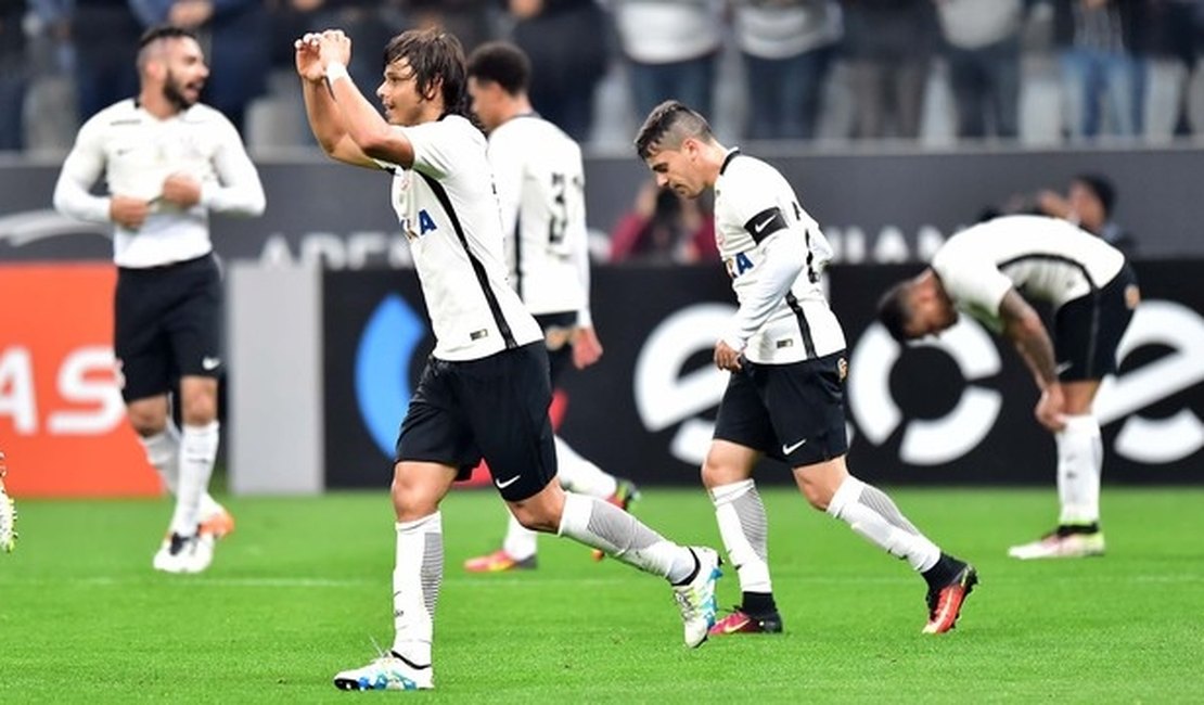 Cruzeiro e Corinthians vencem e Chapecoense já tem novo técnico