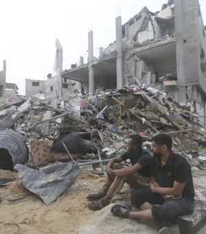 Faixa de Gaza é bombardeada após fim de prazo dado por Israel para civis