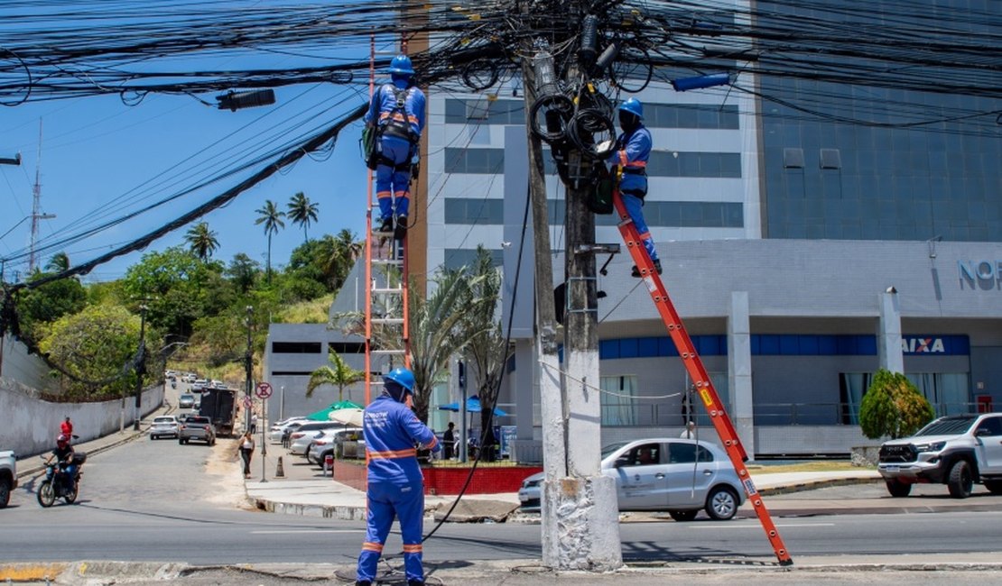 Projeto Poste Limpo já retirou mais de 300 toneladas de fiação em 18 bairros de Maceió