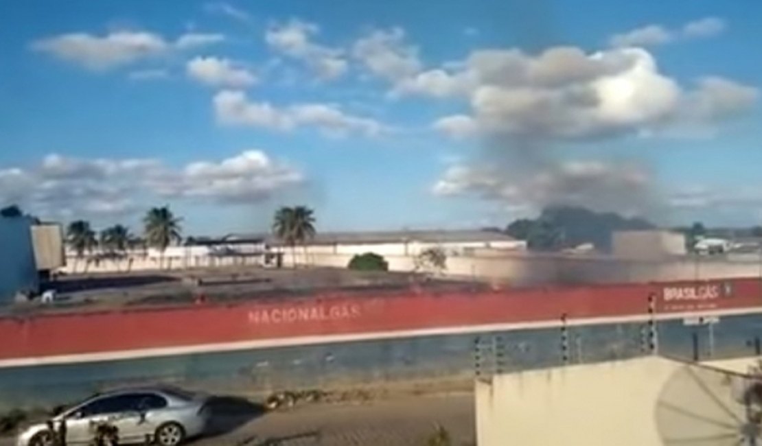 Moradores flagram incineração de lixo doméstico em Arapiraca