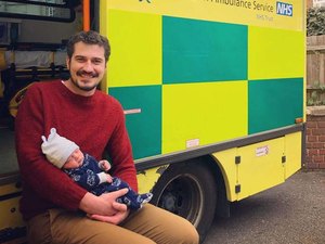 Jornalista da Globo compartilha história do filho que nasceu na ambulância: ‘O parto foi surreal'