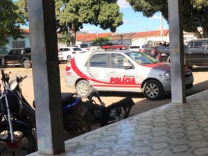 Polícia aborda homem e descobre mandado de prisão em aberto