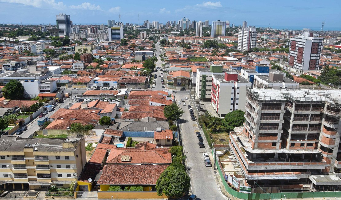 Caixa tem 5 dias para explicar suspensões de financiamentos em bairros de Maceió