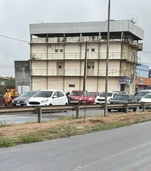 Óleo na pista provoca série de acidentes em Arapiraca