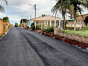 Asfalto chega na obra de pavimentação entre Canaã e Tabela, em Arapiraca