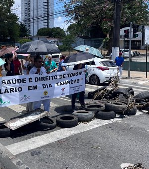 Em greve, trabalhadores do Veredas voltam a bloquear parte da Av. Fernandes Lima