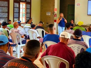 Rute Nezinho ministra palestras sobre combate à violência contra a mulher em instituições de acolhimento