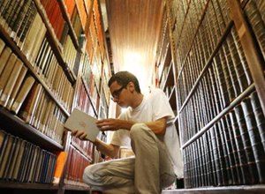 Concursos públicos selecionam para salários de até R$ 27,5 mil
